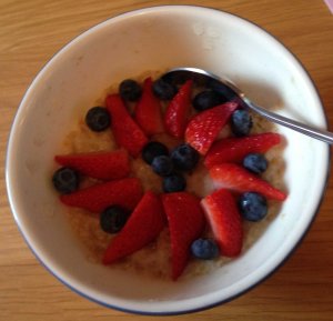 Porridge with fruit